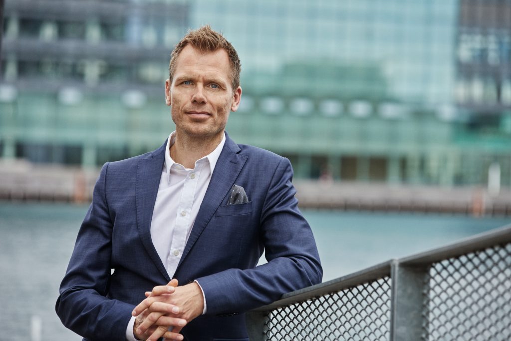 Chefjurist: Ophavsretsloven giver de store koncerner frit spil og lader SMVerne i stikken Portræt af Jeppe Rosenmejer, chefjurist i SMVdanmark.