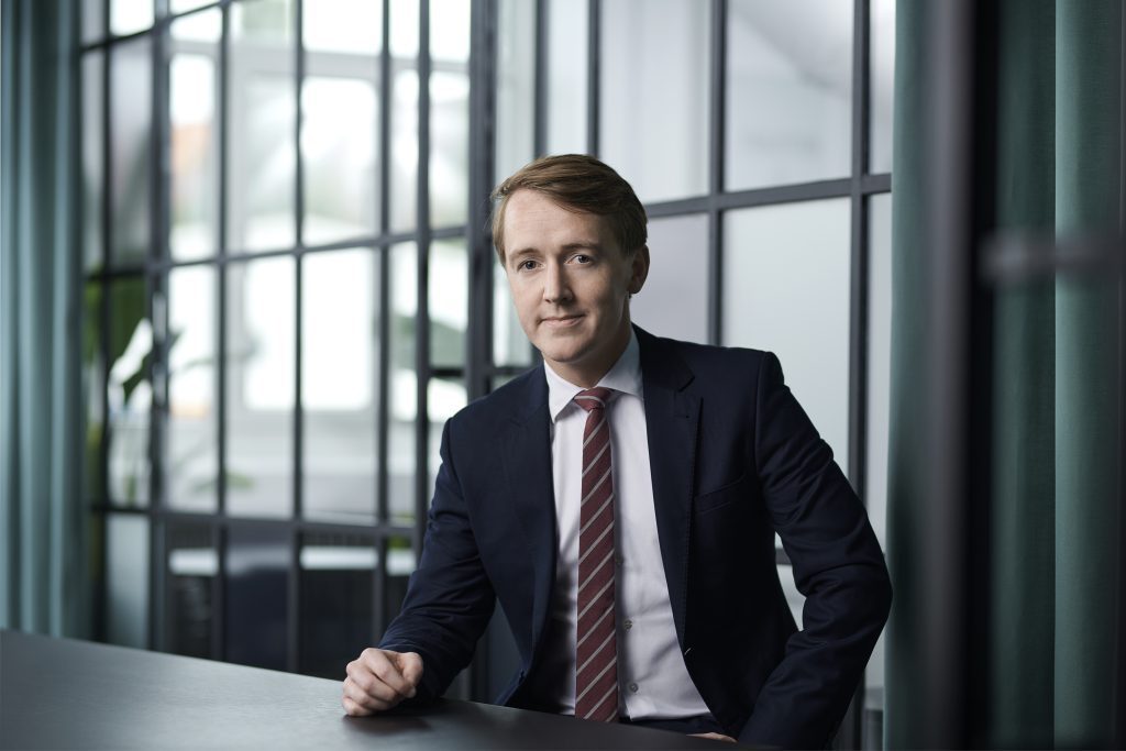 Lederne: Den grønne skattereform vil betyde fyringer i flere brancher – det sætter krav til en omstilling af arbejdsmarkedet Portræt af Niklas Praefke, cheføkonom ved Lederne.