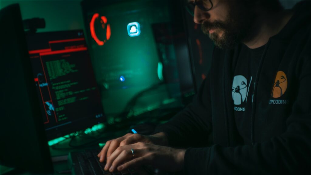 Ny rapport: Hackerangreb kommer til at koste nordiske virksomheder millioner