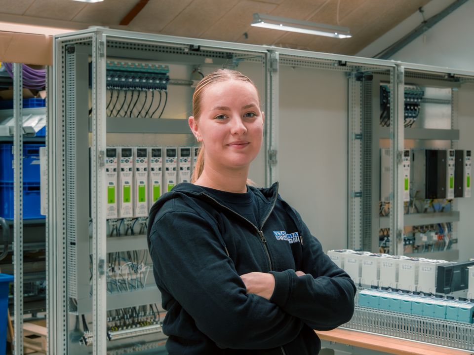 Flere kvinder vælger elektrikeruddannelsen – Josephine er én af dem
