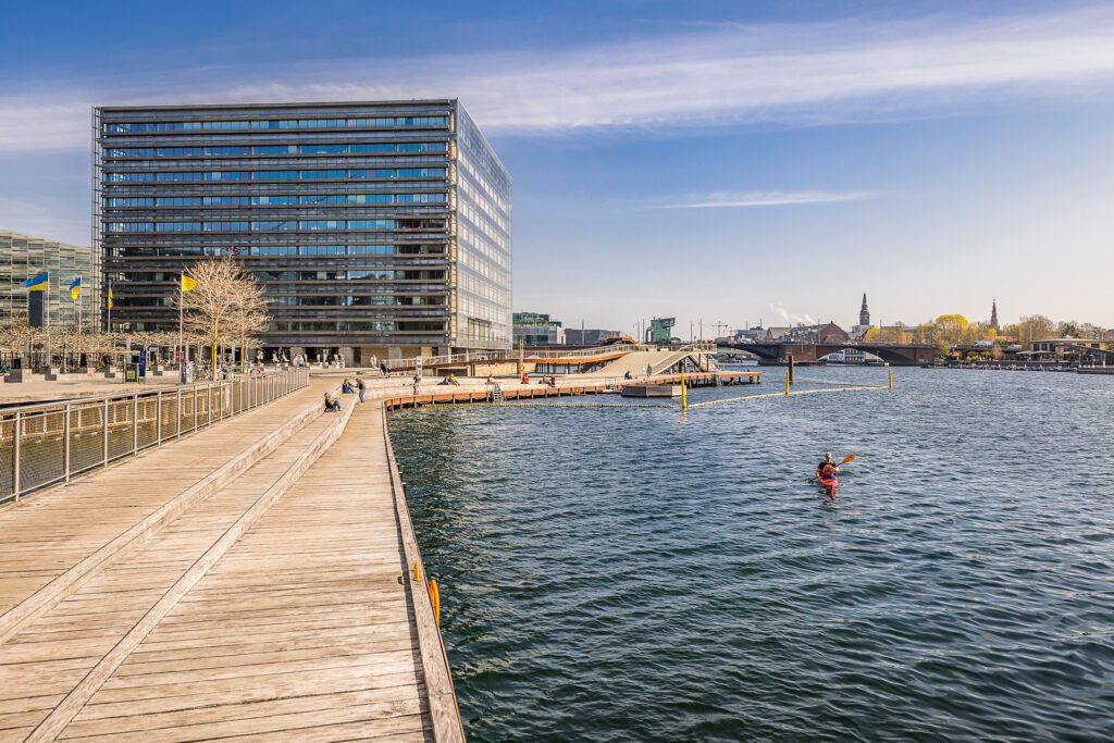 Jyske Bank lejer Glaskuben og samler sine hovedstadsaktiviteter