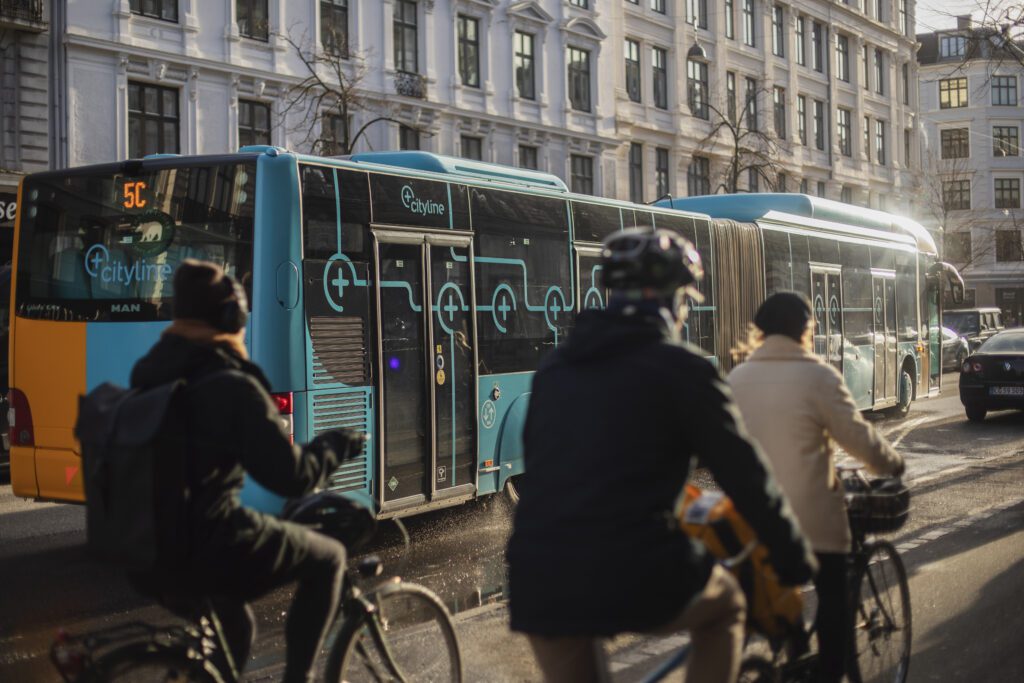 Ny rundspørge: Mange virksomheder er afhængige af lokale buslinjer – skæres de væk, forsvinder arbejdskraften