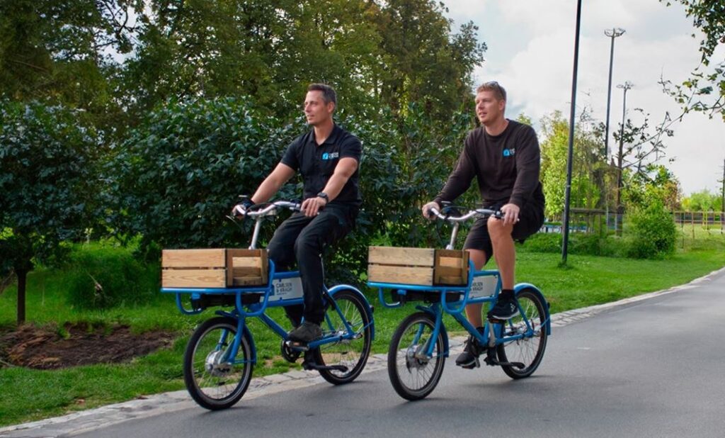 Cyklerne vinder frem: Hos Carlsen & Kragh sparer de to-hjulede tid og penge i hverdagen