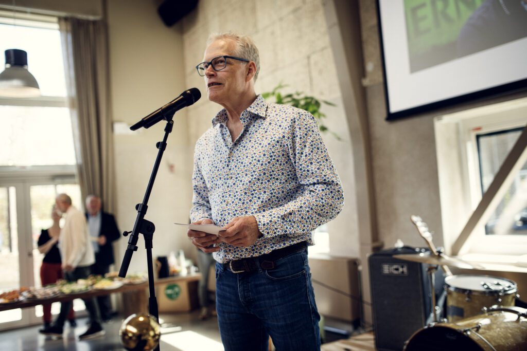 Tscherning indvier hovedkontor af 90 procent genbrugsmaterialer: Det er bygget på kærlighed og uden tanke på profit
