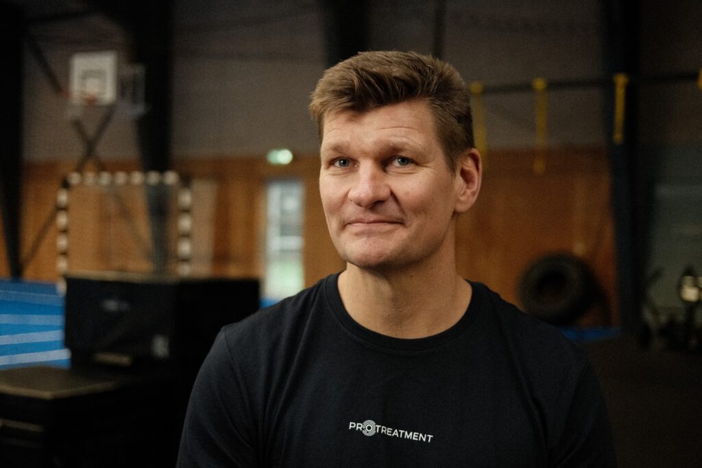 Thomas Jørgensen: Sundhedssektoren mangler ikke kun hænder – men hænder på patienten