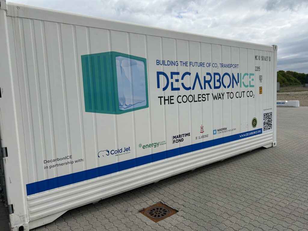Danske DecarbonICE vil transportere CO2 i skibscontainere: En global og skalerbar løsning